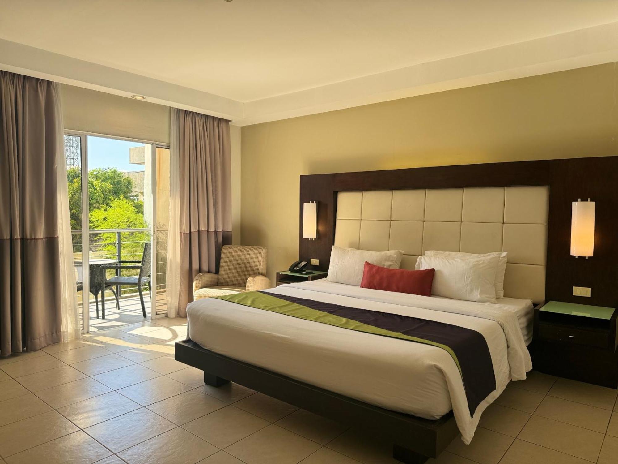 Circle Inn - Iloilo City Center Ngoại thất bức ảnh